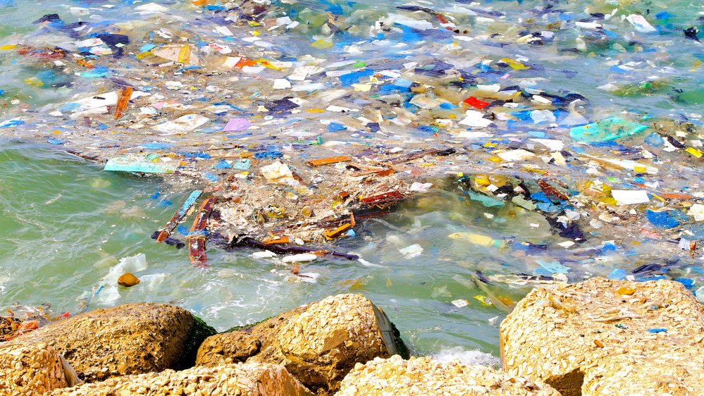 Déchets plastiques en mer