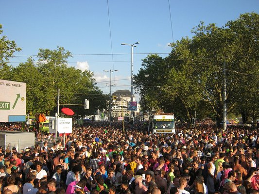 Menschenmenge an der Zürcher Streetparade 2013