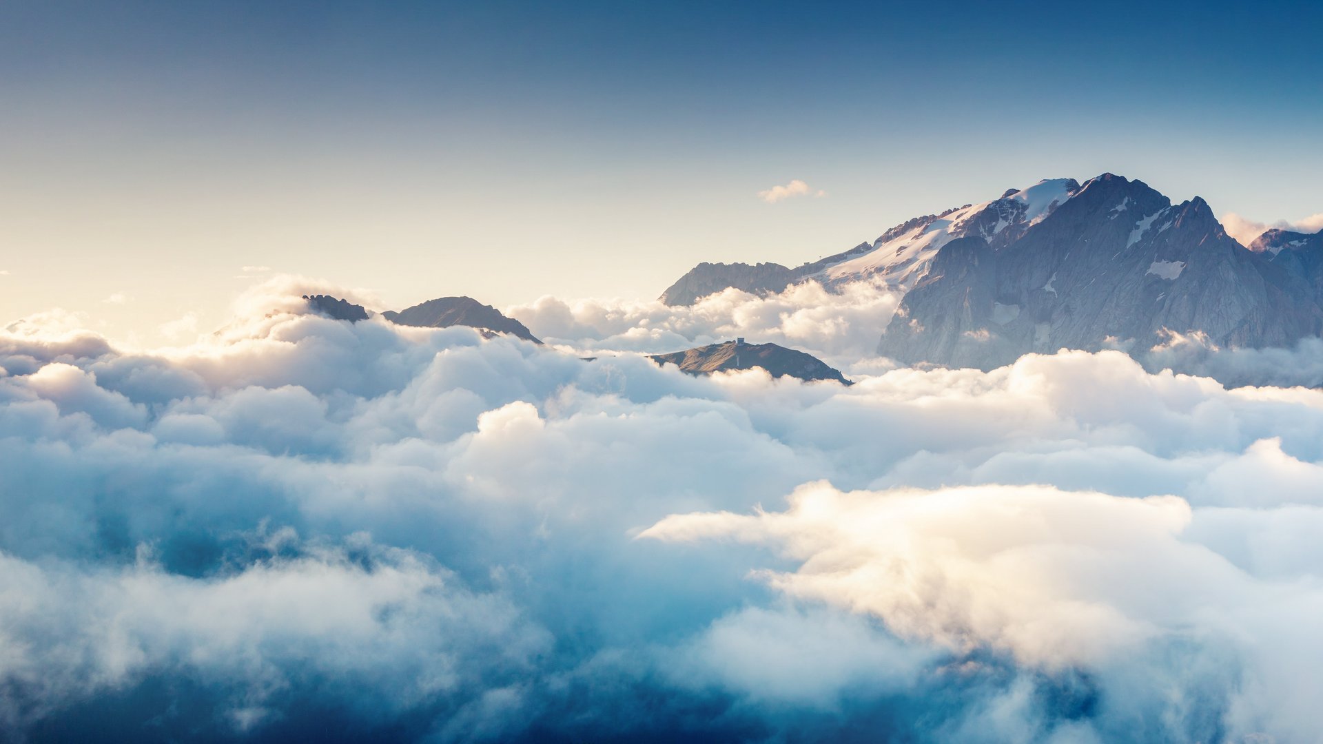 Berg in den Wolken