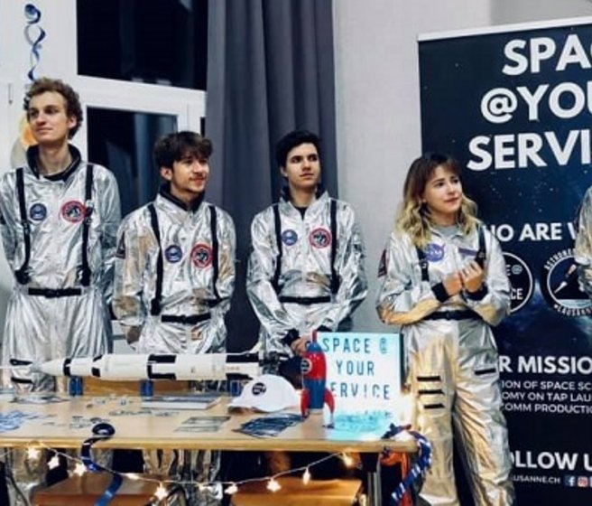 Chloé Carrière avec les membres de Space@yourService en 2020