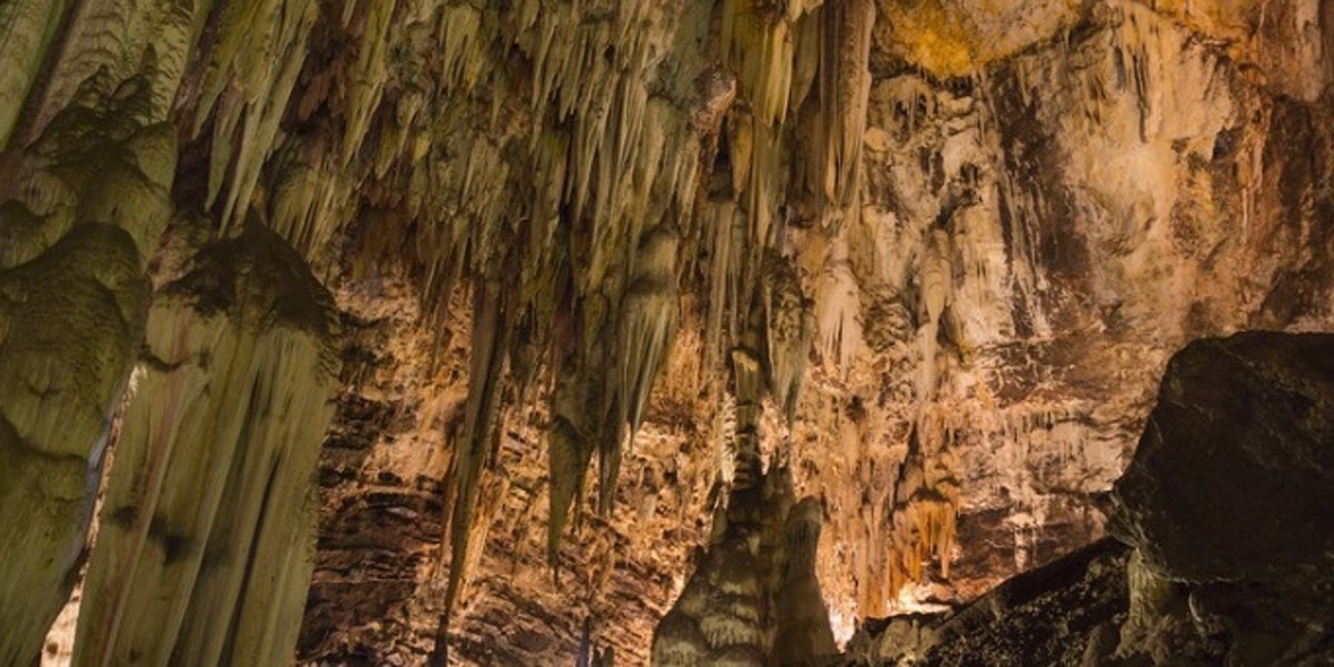 Une caverne intérieur de la Terre