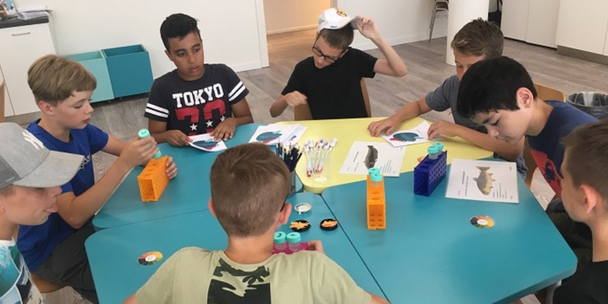 Les élèves à l'atelier