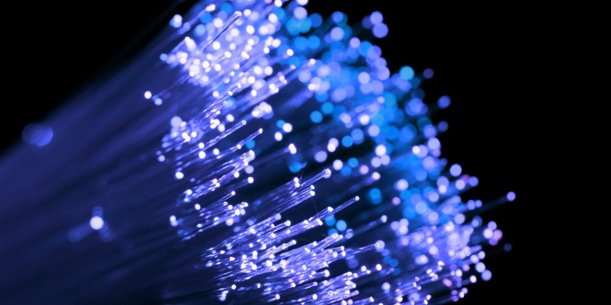 Un câble de fibres optiques se compose de fibres de verre