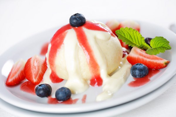 Vanille-Erdbeer-Dessert