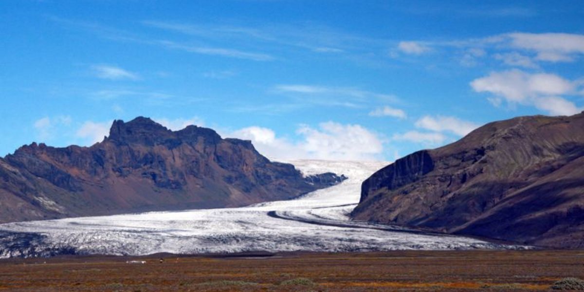 Tundralandschaft mit Gletscher