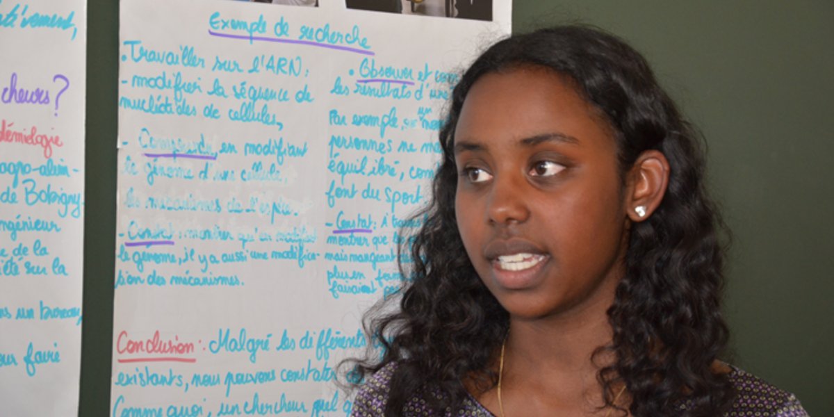 Une participante au congrès de la Science Académie