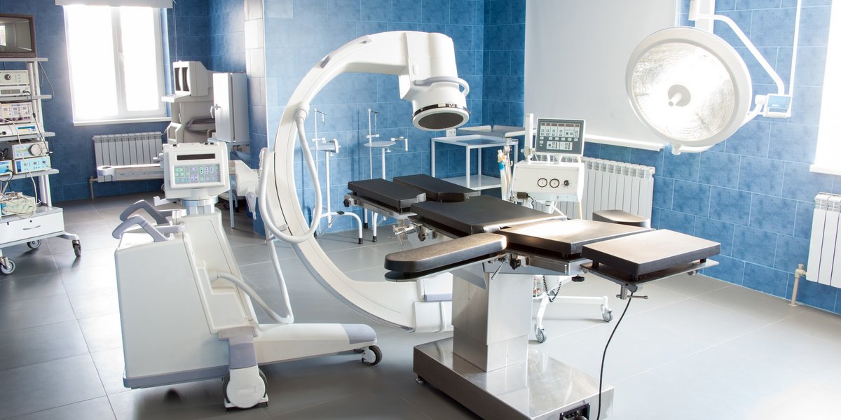 Operationssaal mit Röntgengerät