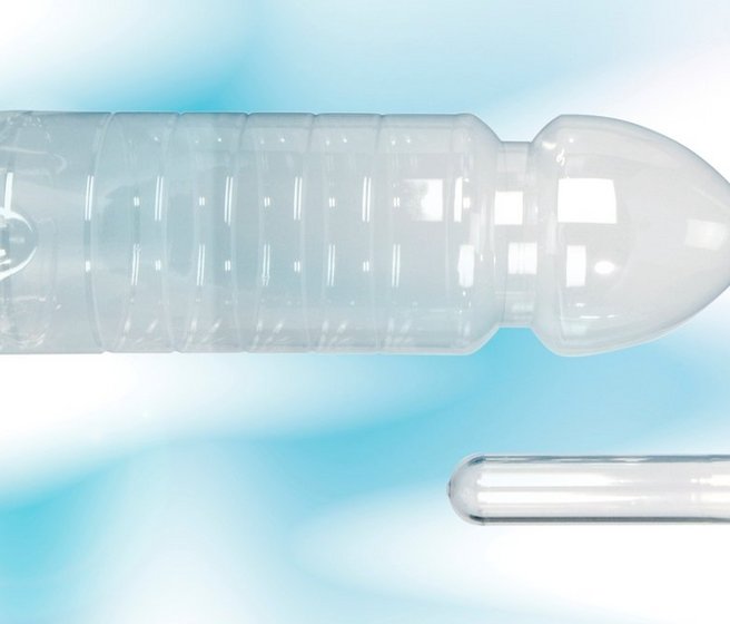 Bouteille transparente en PET et la préforme à partir de laquelle est est soufflée