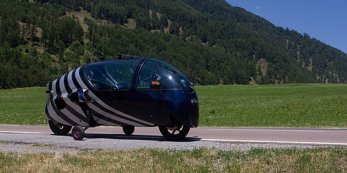 Ein Kabinenmotorrad bietet weniger Windwiderstand