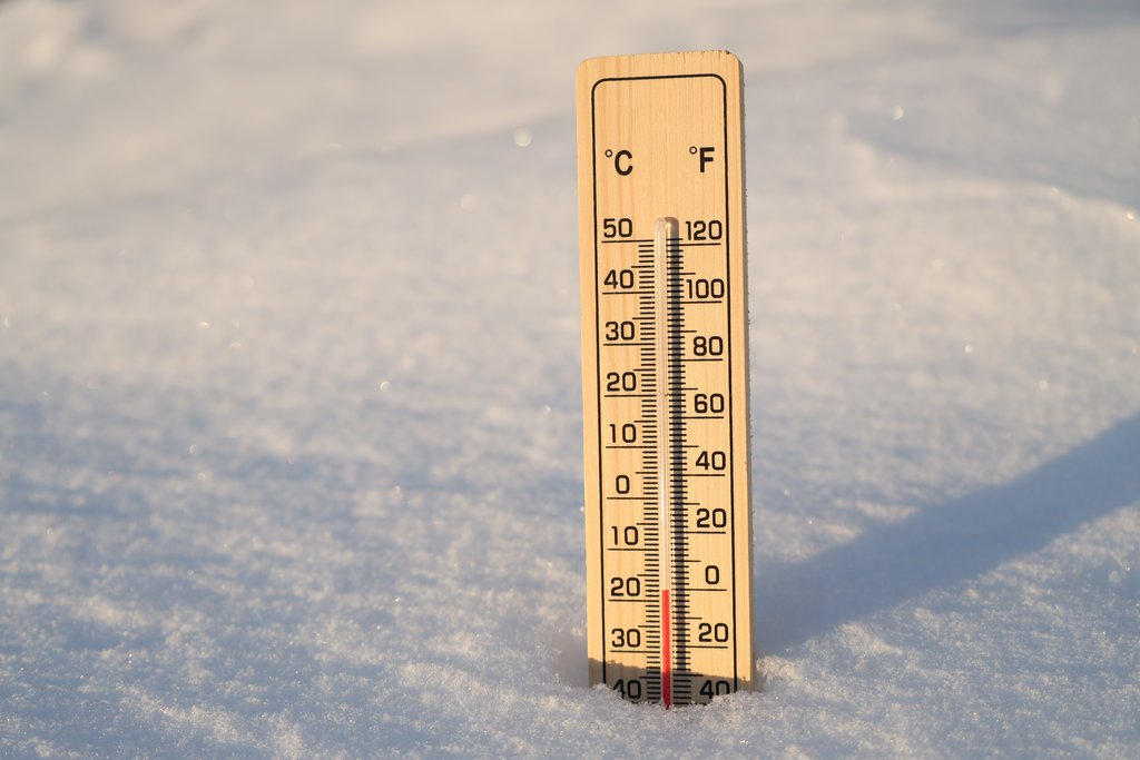 Thermometer im Schnee