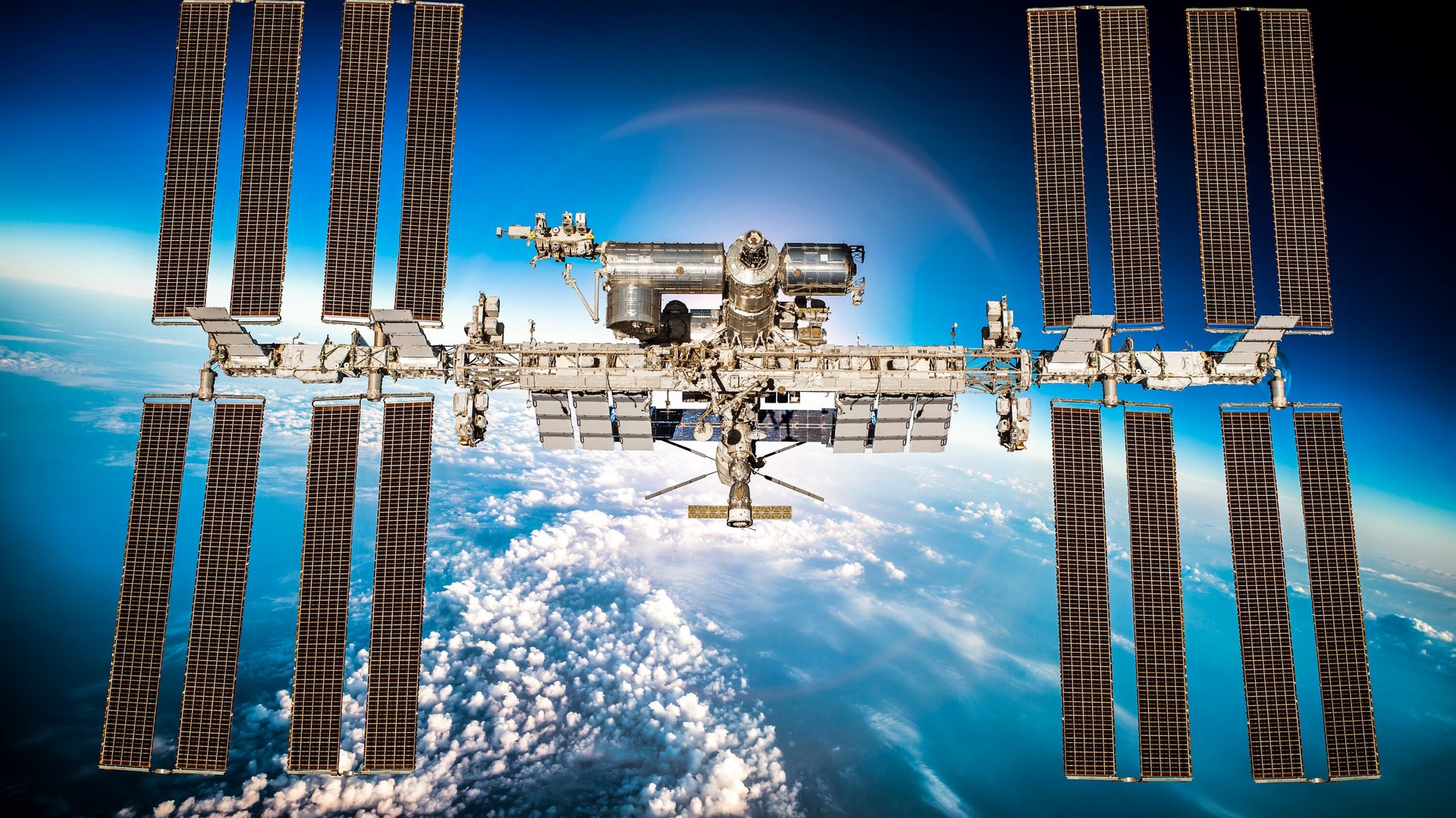 Die Internationale Raumstation ISS über dem Planeten Erde