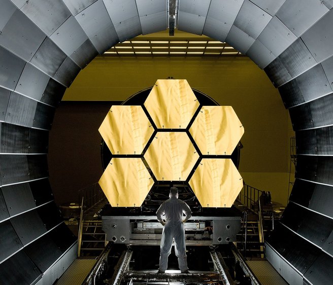 Miroir primaire du télescope spatial James Webb