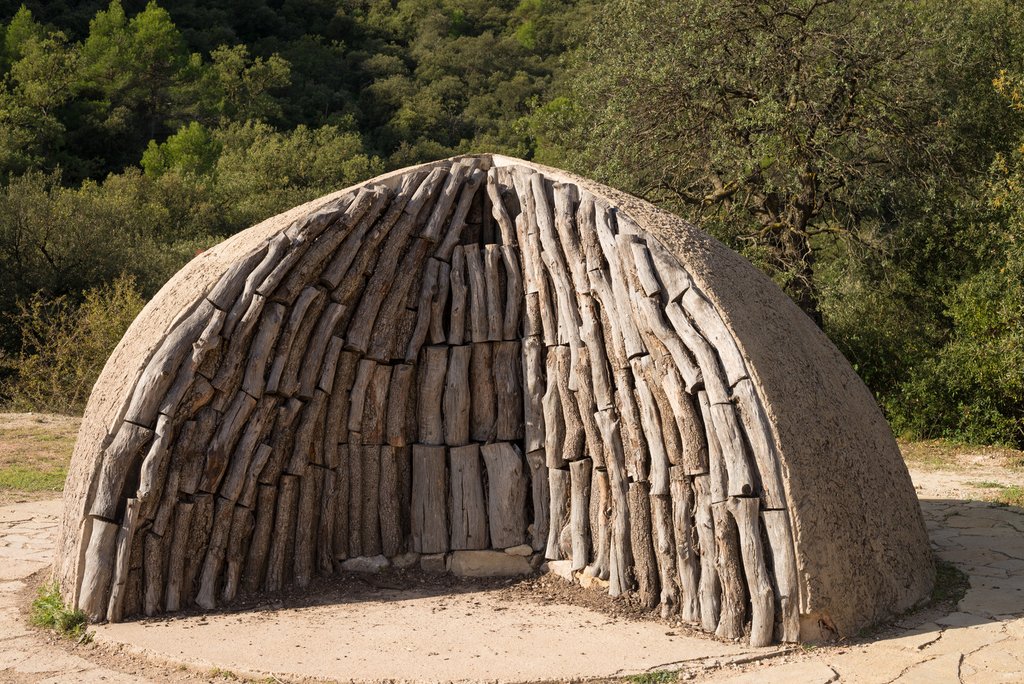 Aufbau eines Holzkohlenmeilers