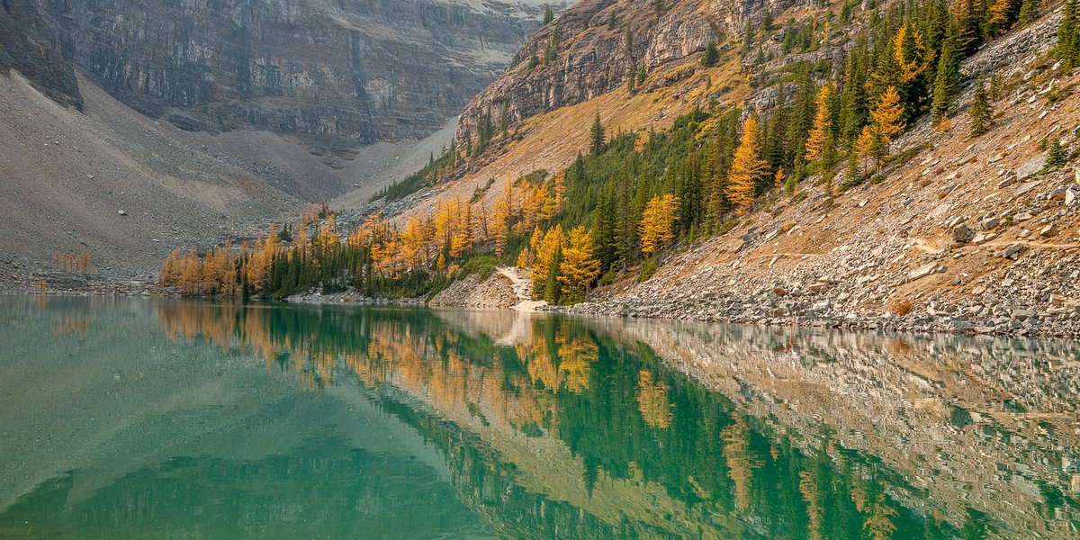 Alpine Landschaft im Herbst