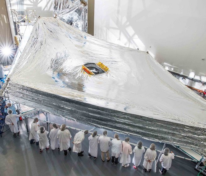 Test de déploiement du bouclier thermique du télescope James Webb