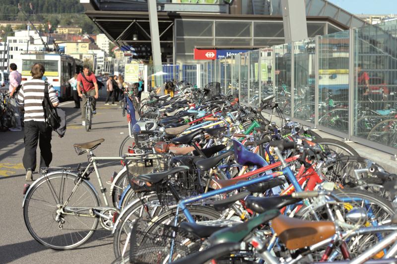 Ein wichtiges Ziel beim Ausbau ist die Anbindung an den lokalen Bus-, Tram- und Veloverkehr &#40;Bild: SATW / Franz Meier&#41;