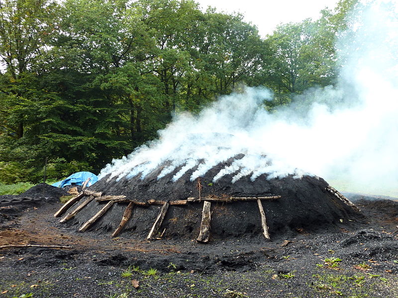 Holzkohlenmeiler