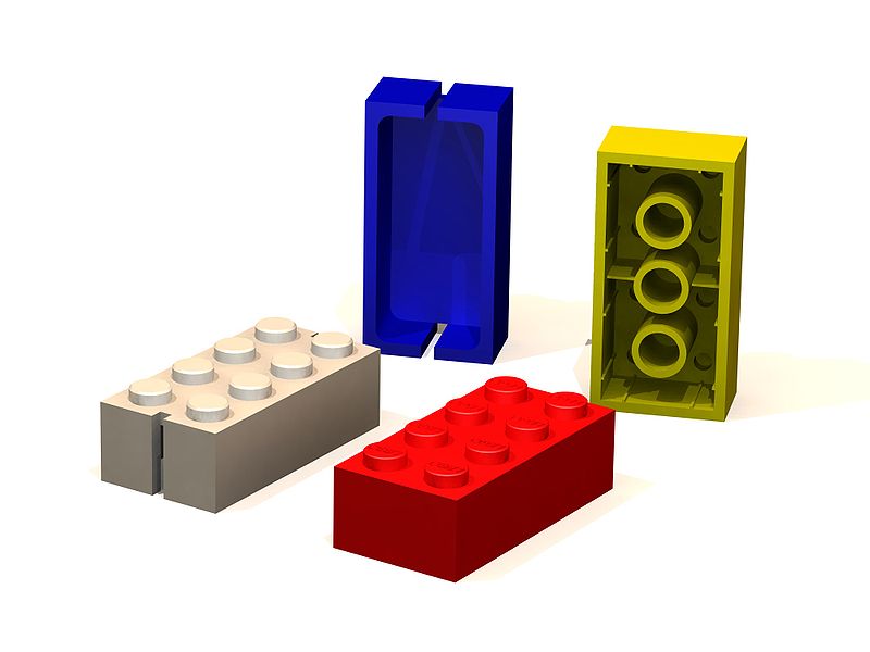 Briques Lego hier &#40;1949, à gauche&#41; et aujourd’hui &#40;2000&#41;