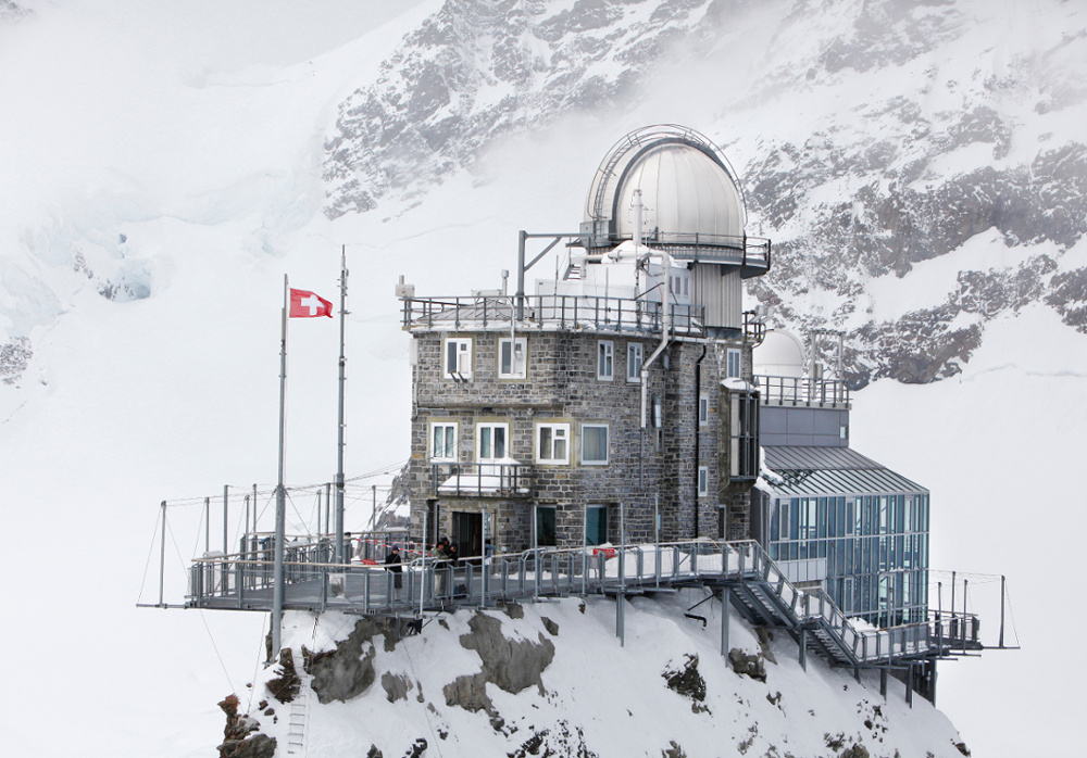 Le bâtiment Sphinx sur le Jungfraujoch vu depuis le nord-est.