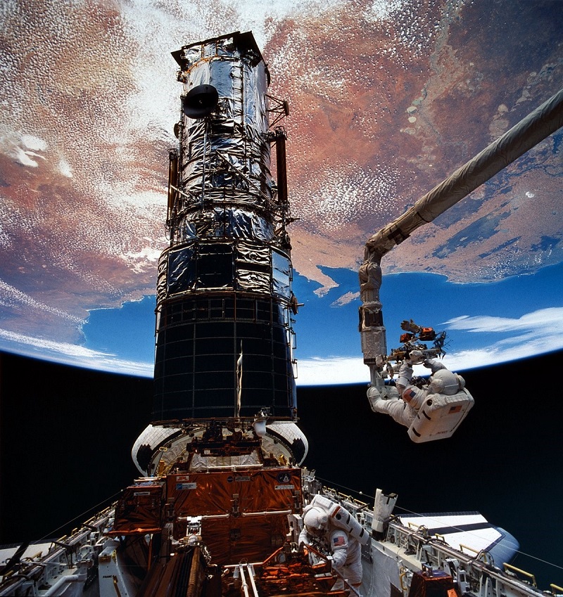 Astronautes réparant Hubble en 1993