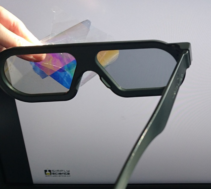 lunettes de cinéma 3D devant un écran