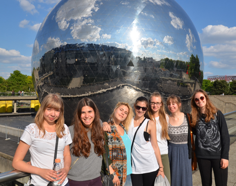 Les lycéennes suisses en visite à la Cité des Sciences et de l'Industrie