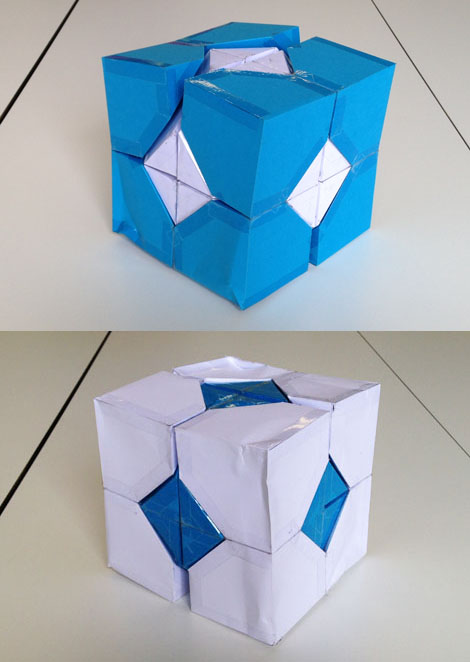 En trois manipulations, le cube change de couleur!